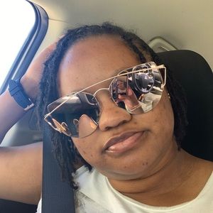 Meet your Posher, Crystal